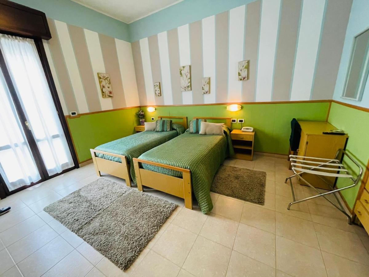 Hotel Azzurra سالسوماجّوري تيرمي المظهر الخارجي الصورة